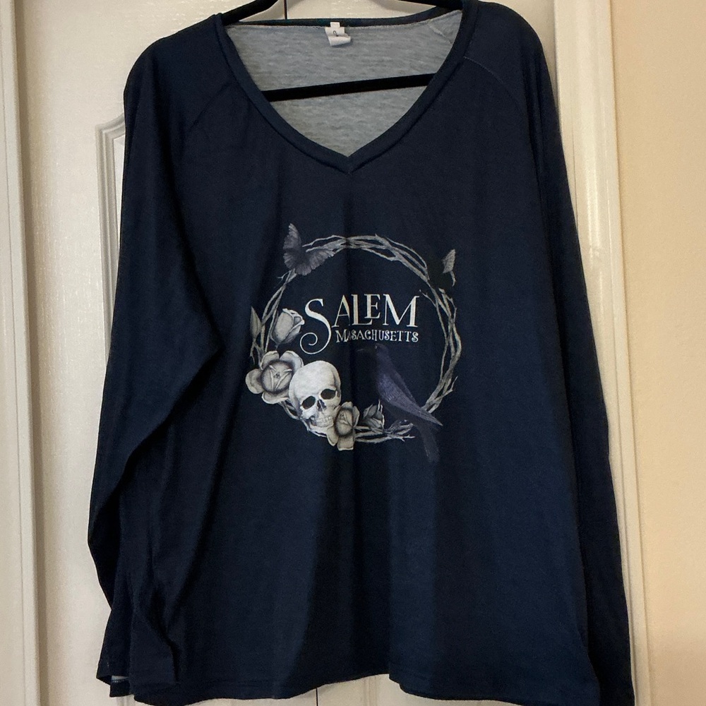 Salem Massachusetts Skull RAVEN Wreath Long Sleeve Tee - Navy
